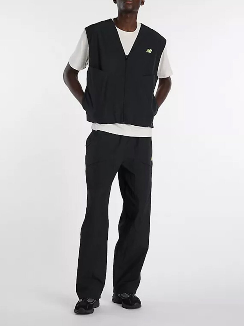New Balance Black Woven Pants in Medium - Picture 2 of 7